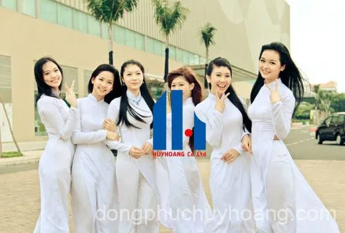Đồng phục áo dài trắng đơn giản