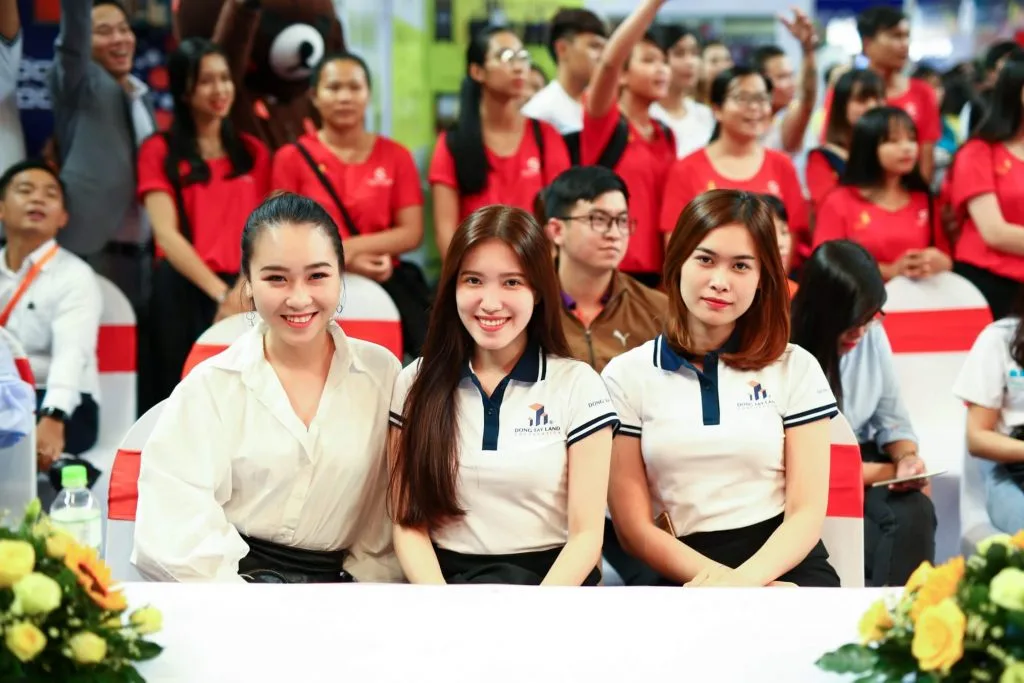 May đồng phục quận Tân Phú