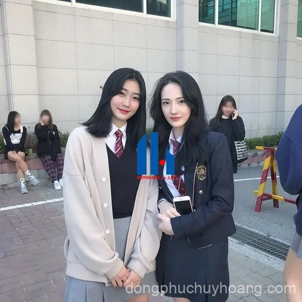 Sử dụng áo khoác làm đồng phục cá tính hơn