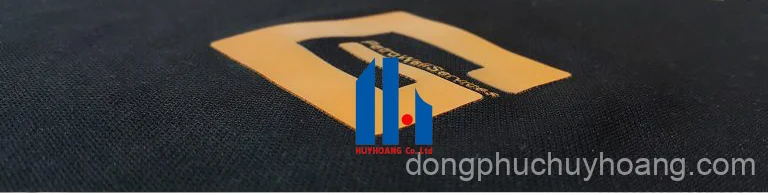 In áo thun đồng phục bằng mực in cao su