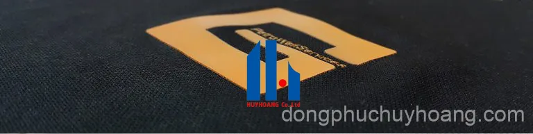 In áo thun đồng phục bằng mực in cao su