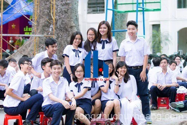 Vải Kate trong áo sơ mi đồng phục
