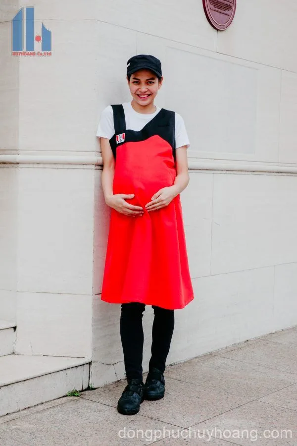 Đồng phục nhà hàng KFC dành riêng cho nhân viên mang thai