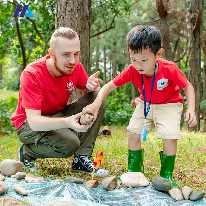 Đồng Phục Giáo Viên Mầm Non Vinschool Áo Thun Cổ Tròn 