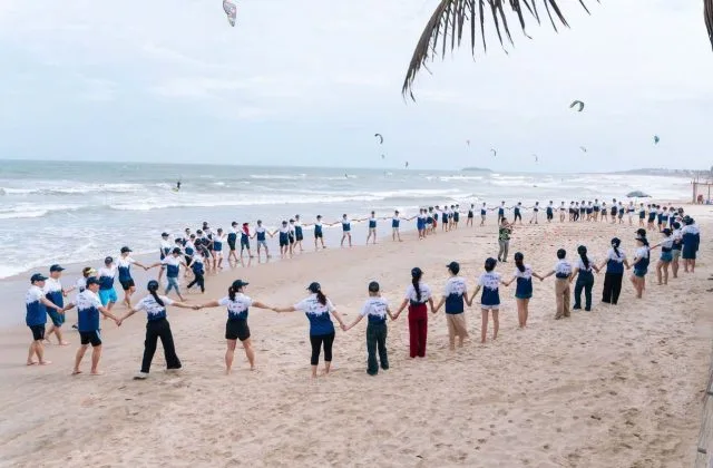 site:https://dongphuchuyhoang.com/ phối đồ đi chơi biển