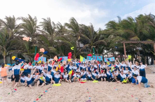 Đặt May Áo Nhóm Tại Đồng Phục Huy Hoàng
